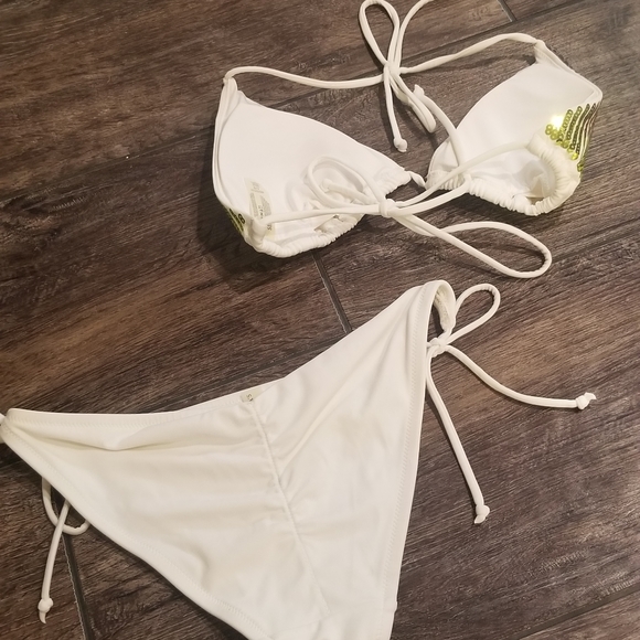 Victoria's secret bikini - Picture 2 of 3